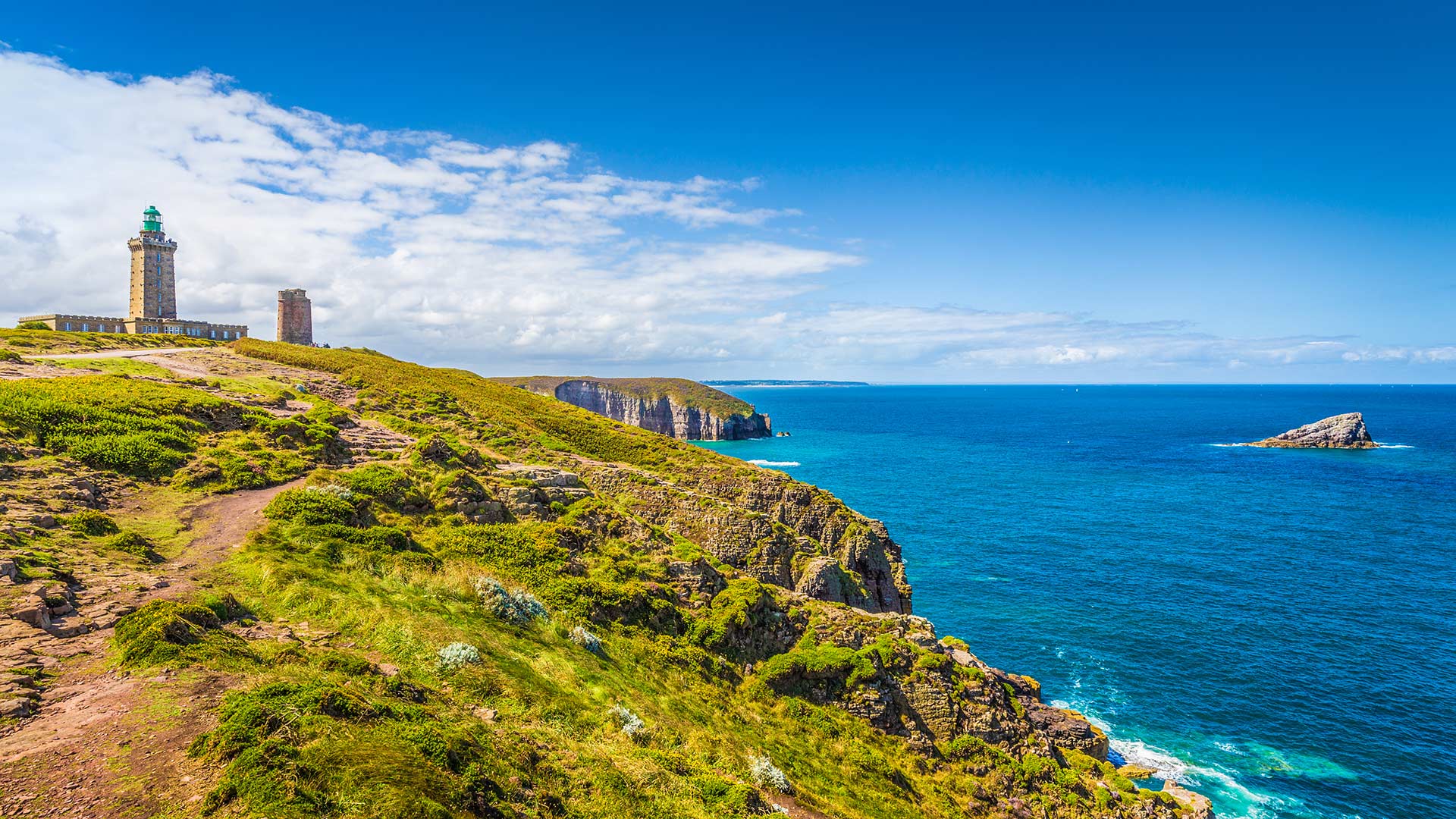 iStock-500430942H Le cap Fréhel (Bretagne, France)