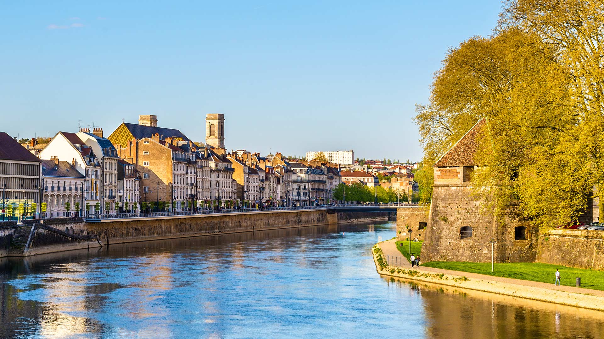 Quais du Doubs à Besançon (Bourgogne-Franche-Comté)