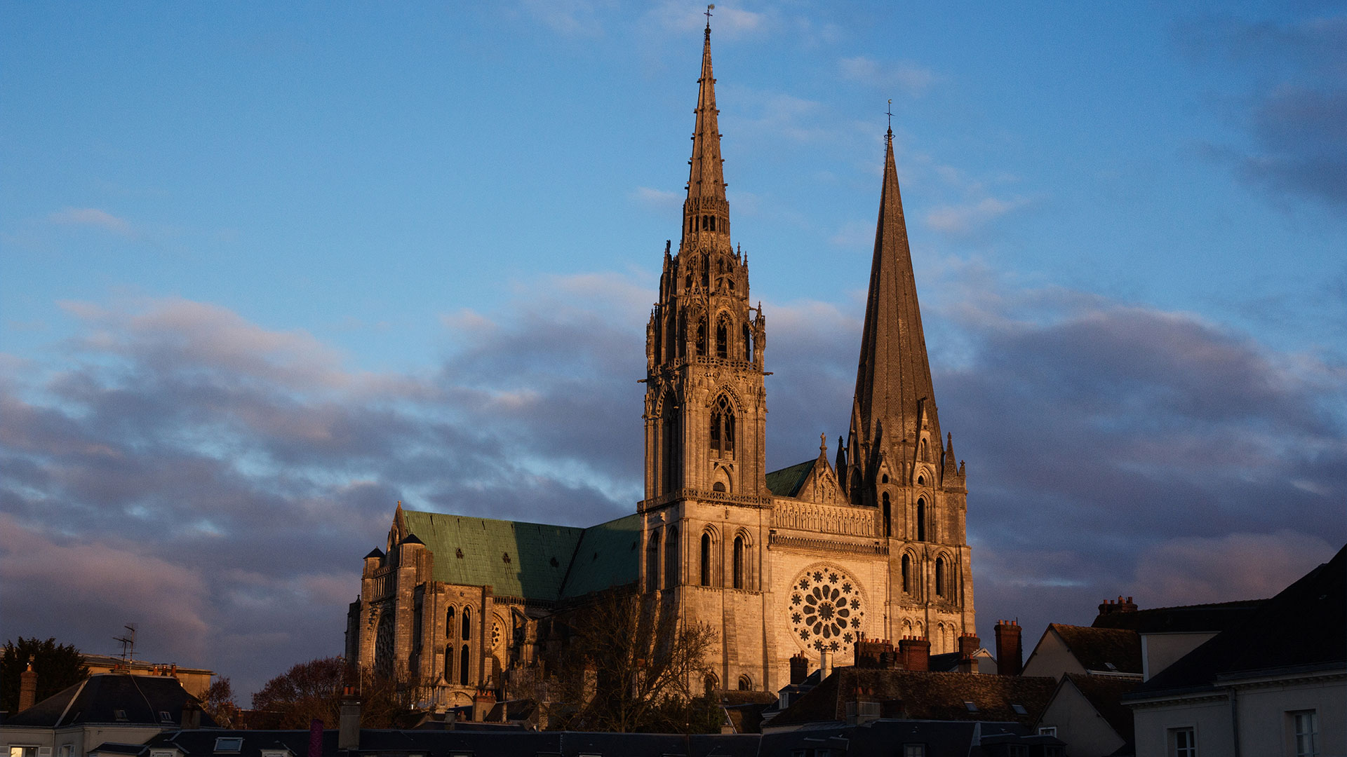 iStock-612822096H La cathédrale de Chartres (Centre-Val-de-Loire, France)