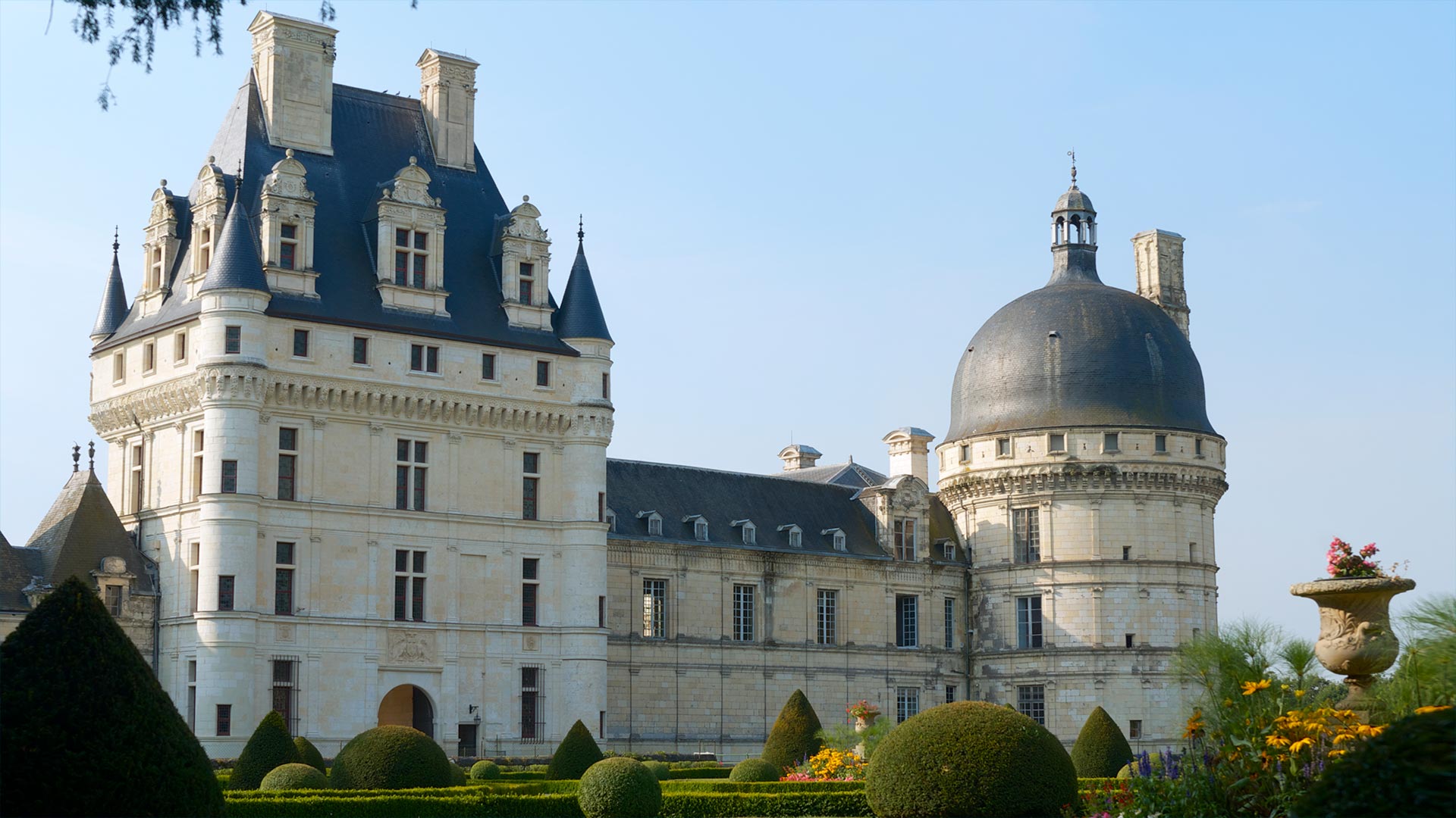 iStock-458274885H Le Château de Valençay (Centre-Val-de-Loire, France)