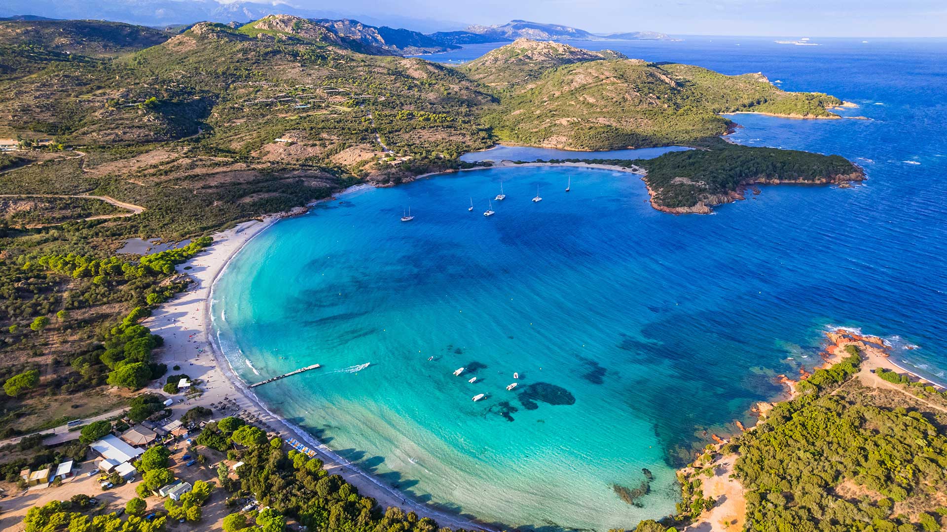 La magnifique baie de Rondinara et sa plage (Corse)