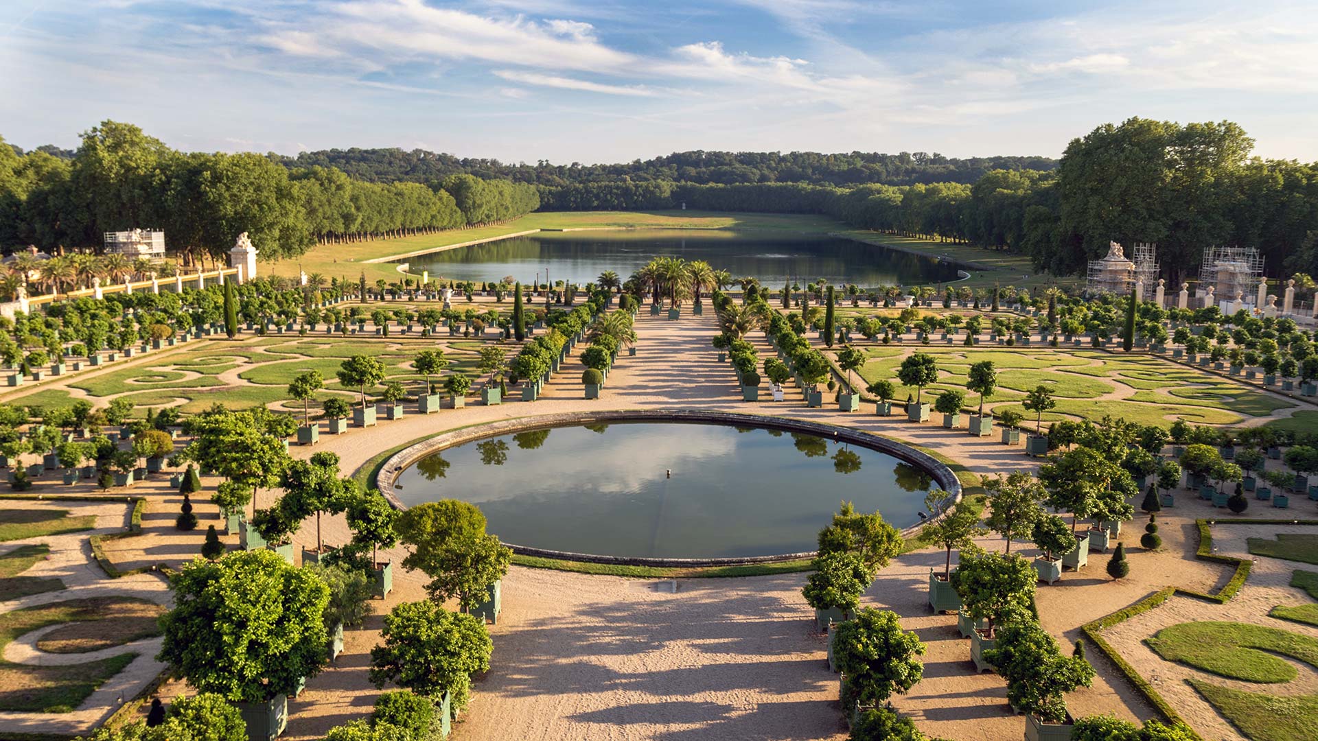 Parterre De L'Orangerie dans les majestueux jardins du palais de Versailles