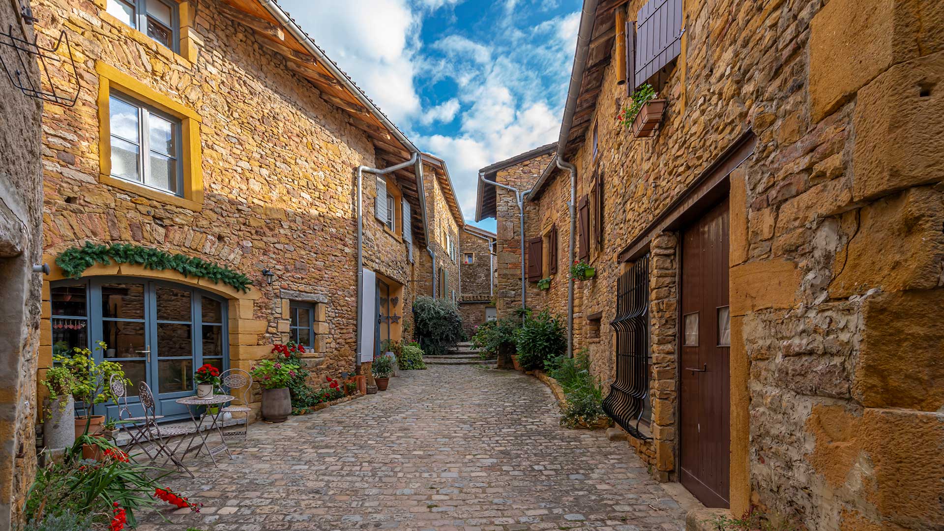 Dans les rues d'Oingt, sur la route des