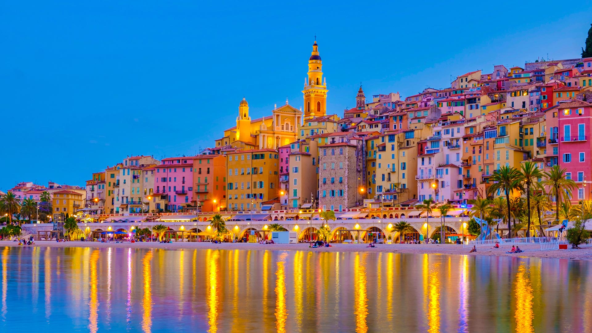 Vue sur la vieille ville de Menton (Provence-Alpes-Côte d'Azur, France)