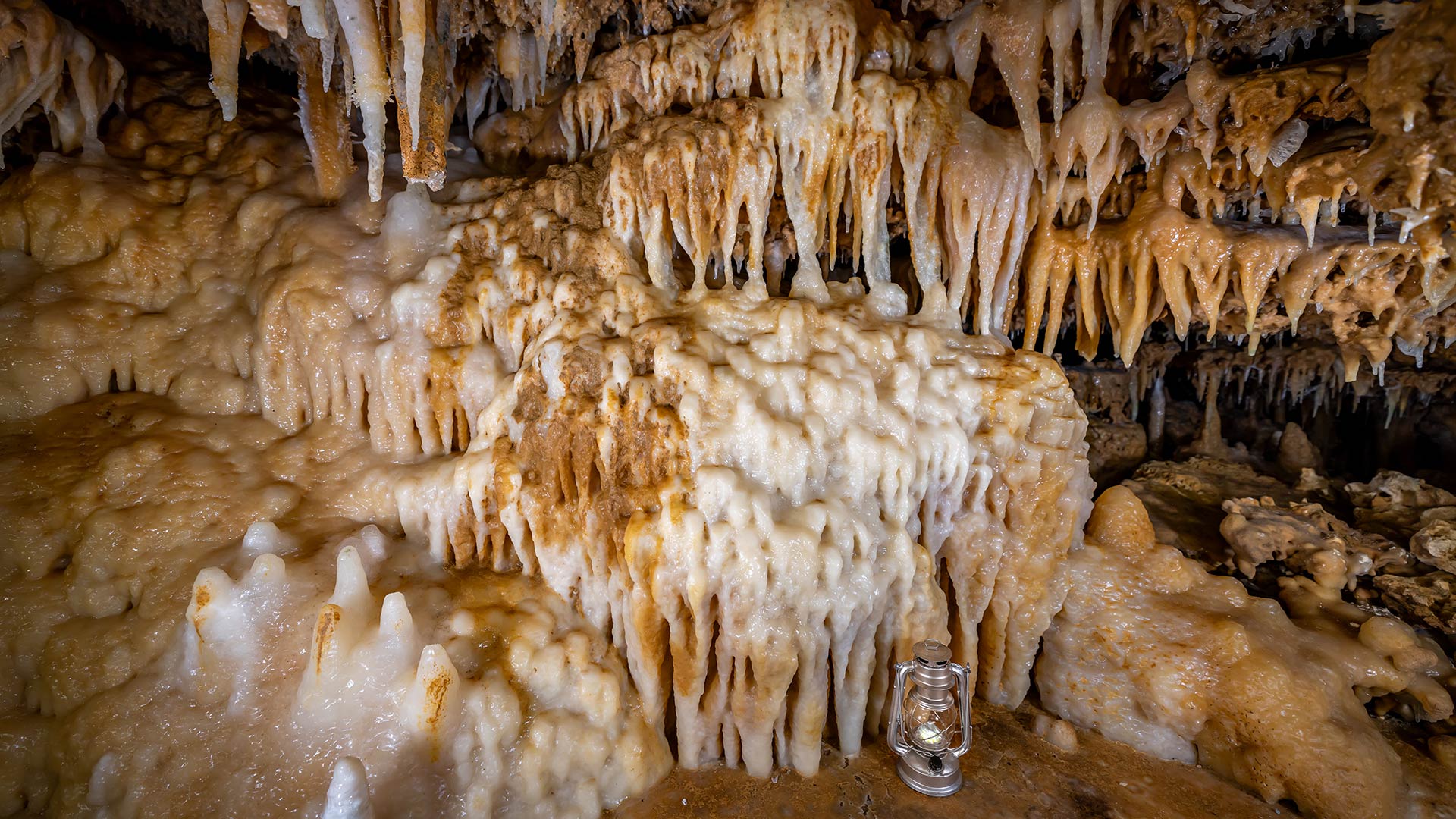 Concrétions dans la Grotte du Grand Roc (Périgord)