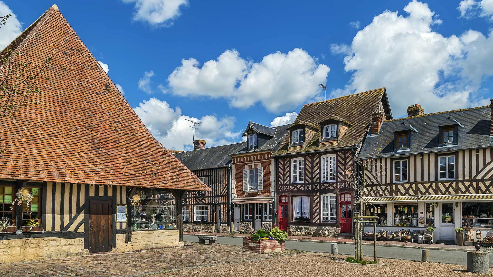 Beuvron-en-Auge, l’un des plus beaux villages de France, au cœur du Pays d'Auge (Normandie, France)