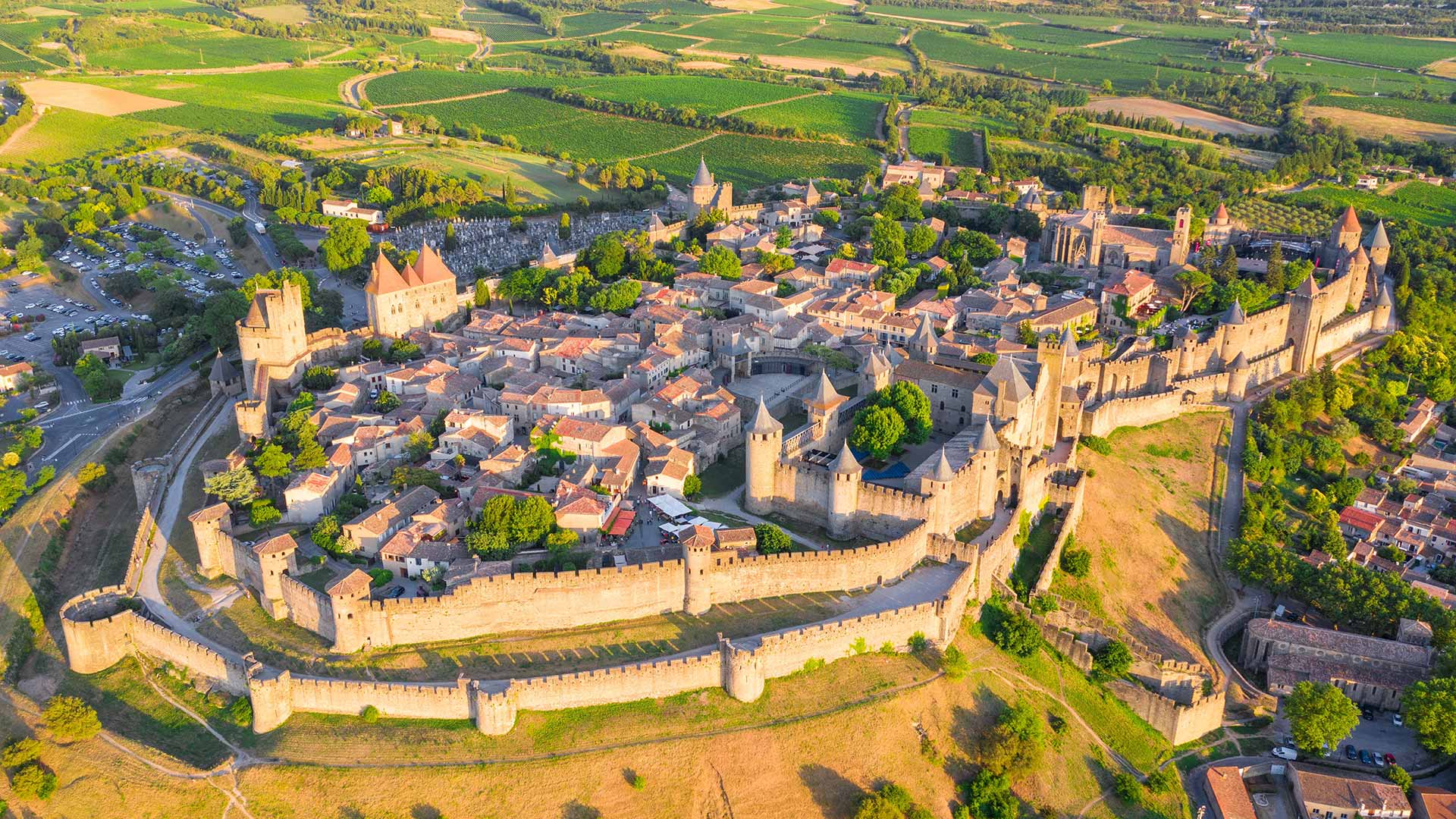 shutterstock_2185120509H Vue sur la cité médiévale de Carcassonne (Occitanie, France)