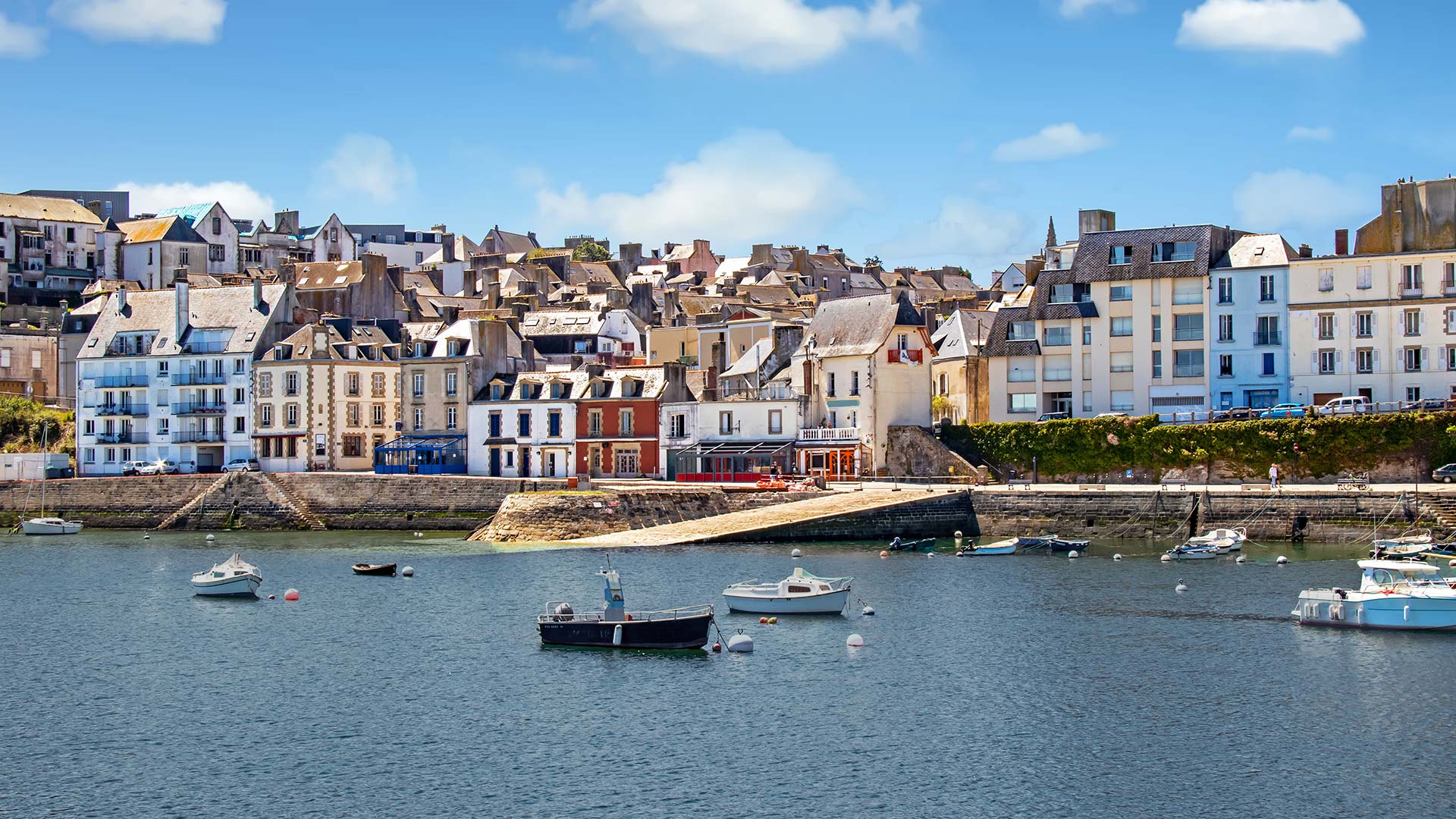 GettyImages-1235158254H Le port de Rosmeur à Douarnenez (Bretagne, France)