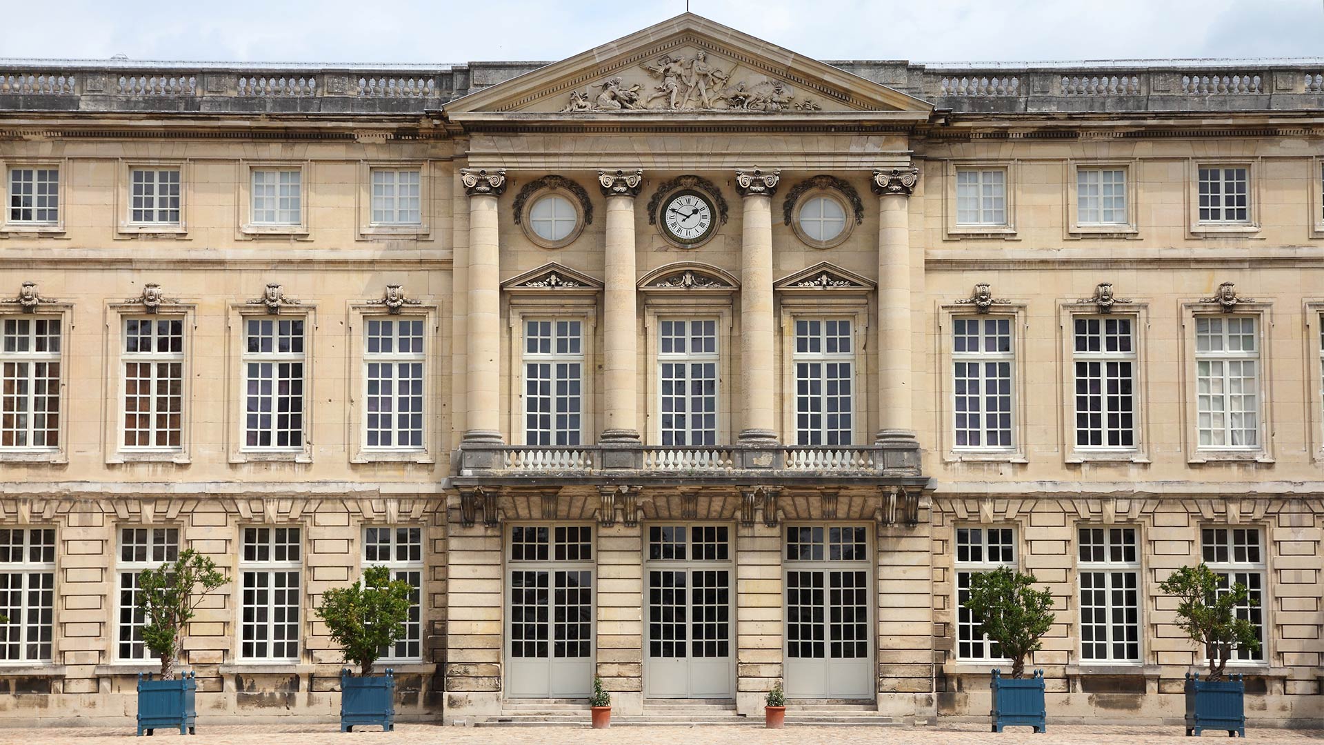 GettyImages-614848154H Façade du château de Compiègne (Hauts-de-France, France)