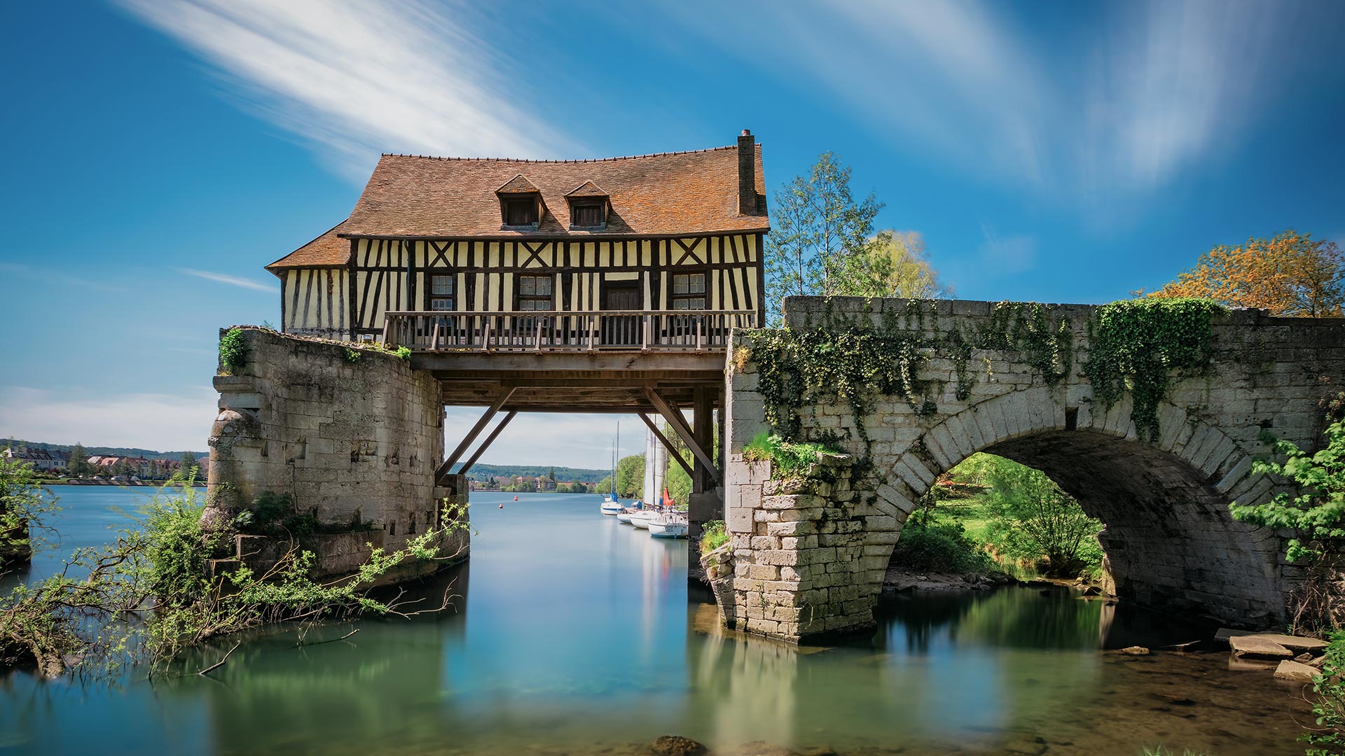 GettyImages-653847304H Le vieux moulin de Vernonnet à Vernon (Normandie, France)