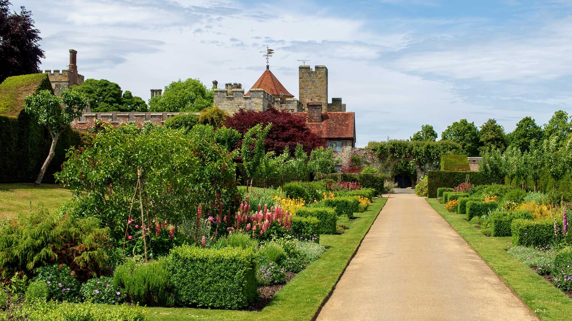 iStock-1153464675H Jardins du manoir de Penshurst Place dans le Kent (South East, Royaume-Uni)