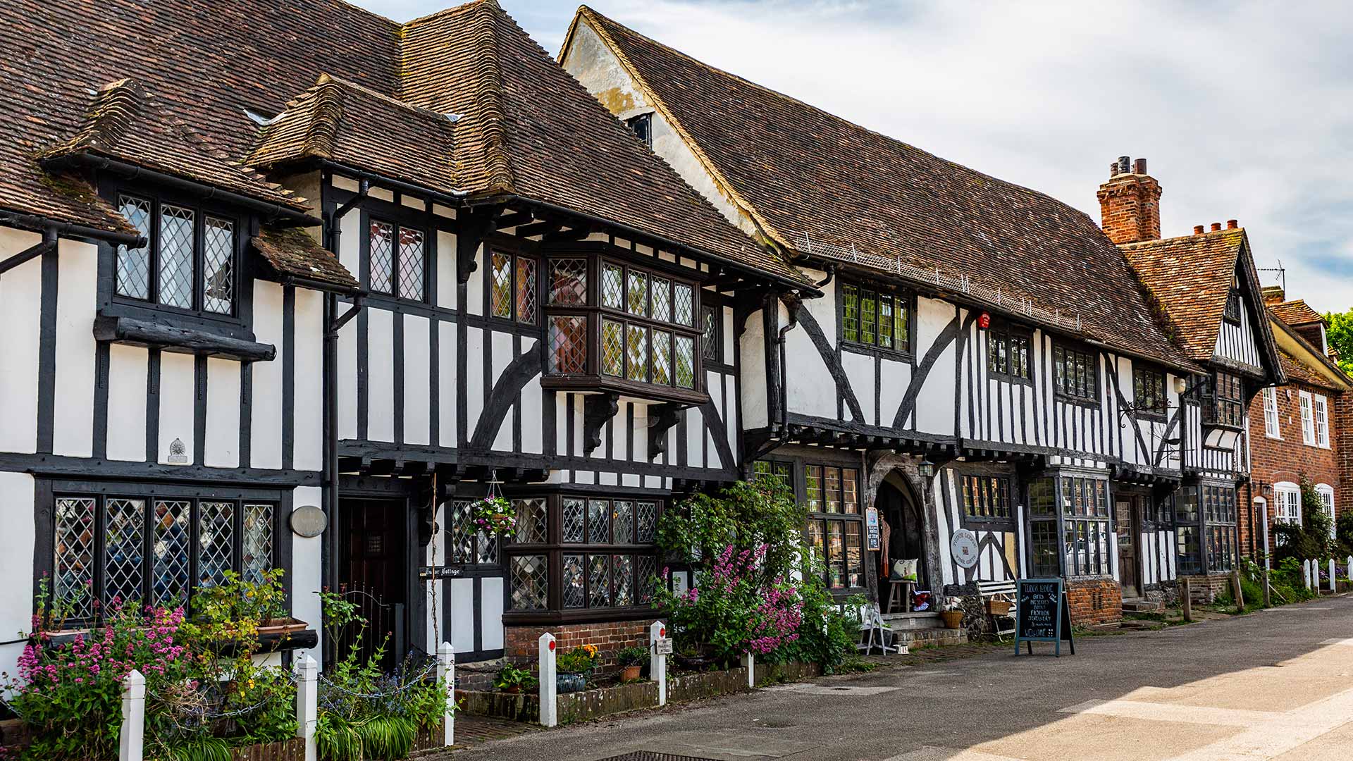 iStock-2265816647H Maisons traditionnelles à Chilham dans le Kent (South East, Royaume-Uni)